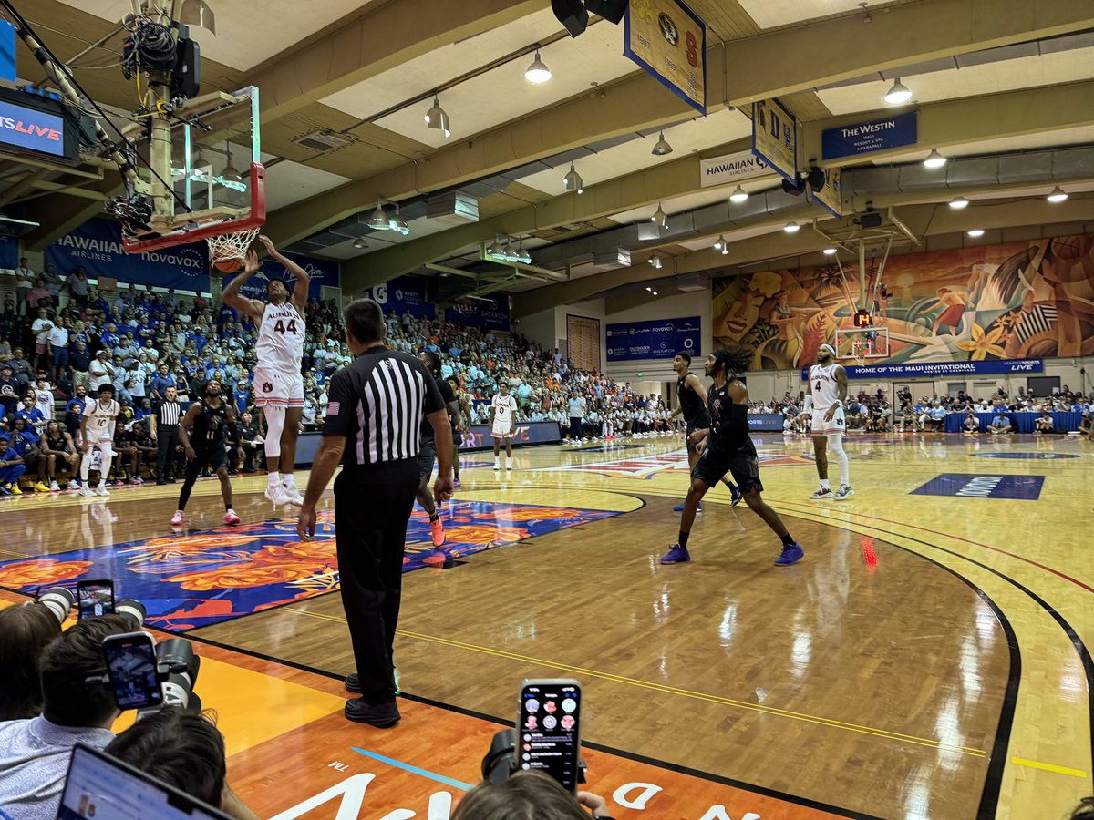 #MauiHoops ⁦<a href="/MauiInv/">Southwest Maui Invitational</a>⁩ championship: ⁦<a href="/AuburnMBB/">Auburn Basketball</a>⁩ 47, ⁦<a href="/Memphis_MBB/">Memphis Basketball</a>⁩ 31, halftime. ⁦<a href="/hjireports/">Hawai'i Journalism Initiative</a>⁩ ⁦<a href="/Brian_McInnis/">Brian McInnis</a>⁩ ⁦<a href="/JordanHelle/">Jordan Helle</a>⁩ ⁦<a href="/ESPNMaui/">Maui's ESPN</a>⁩ ⁦<a href="/MauiNOW/">Maui Now</a>⁩