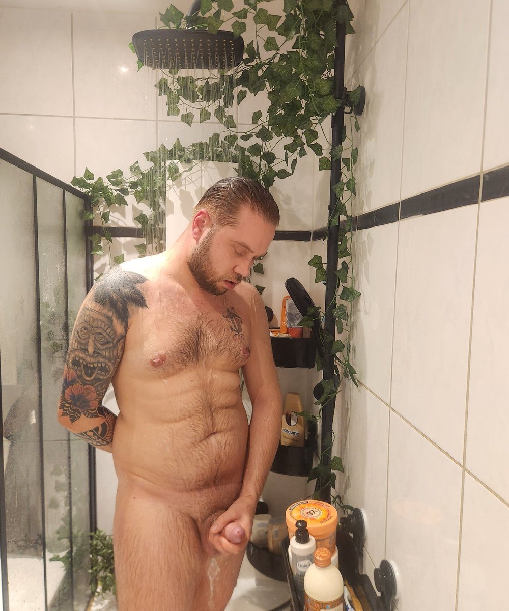 NotSoSafeOhana's tweet photo. Was würdest du tun wenn du jetzt hier wärst? #gay #shower #wet #bigdick https://t.co/6srNmyASLX