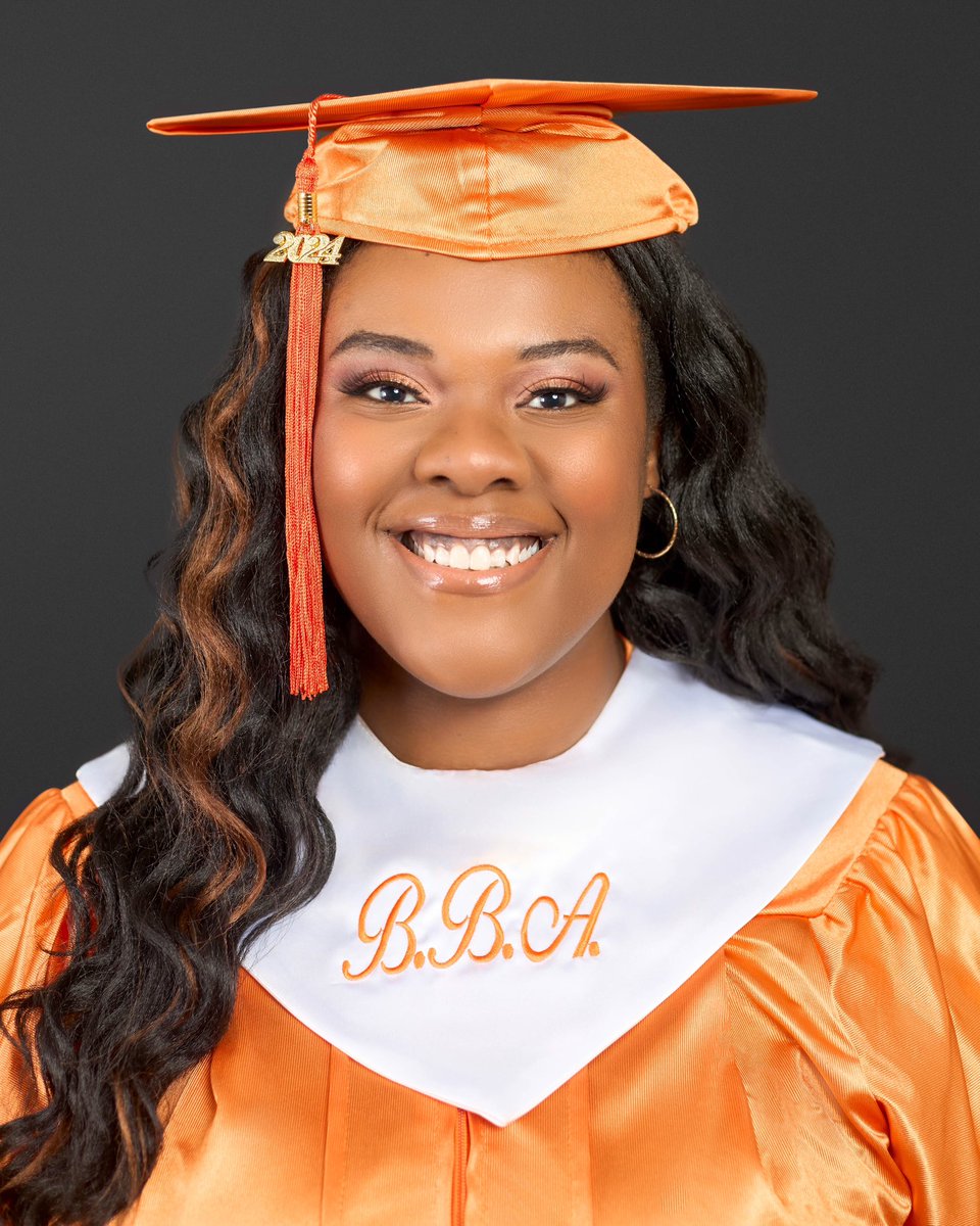 Came back to this hellscaope real quick to say YA FAVE BEAUTY STUDENT IS GRADUATINGGG! 👩🏾‍🎓😄 Thanks for the love and support through this journey!

Show love to my Amazon wishlist or DM me for my cashäpp! Preeeesh! 🧡

Beauty Gift List! - amazon.com/registries/gl/…