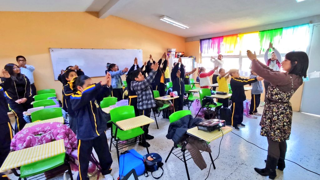 SecretariadoGEM's tweet photo. Con el objetivo de fortalecer habilidades para la vida encaminadas a la prevención del maltrato animal, personal del Centro de Prevención del Delito asistió a la escuela primaria Lic. Adolfo López Mateos, ubicada en #Metepec, para aplicar el Taller de Prevención del Maltrato Animal, así como para realizar la evaluación diagnóstica del mismo. Mediante las cuales las y los participantes podrán fortalecer su sentido de empatía, responsabilidad, cuidado y compromiso hacia el bienestar de los animales. #ElPoderDeServir