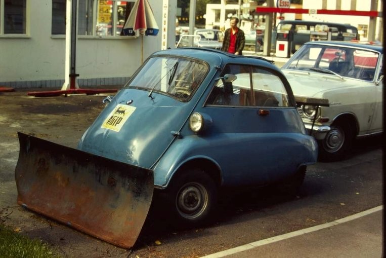 ❄️ Can someone say time for a snowplow upgrade?  Check out our lineup of snowplows for winter prep—trust us, they’re a lot more reliable than this little guy!  🚗+❄️ = 💪 

📷 Alex the "eBay guy"

#WinterReady #SnowPlowSeason #BeckleysDifference #vintage #WesternPlow #BeckleysRVs