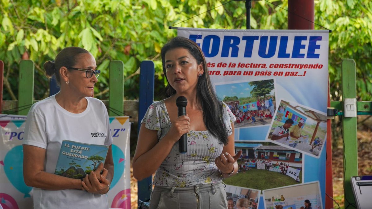 Unidad de Implementación del Acuerdo de Paz (@uacuerdopaz) on Twitter photo 📅 #Agenda | ¡Hacemos pedagogía para la paz! 🕊️✨ Con el liderazgo de nuestro equipo de Pedagogías de Paz de la <a href="/UAcuerdoPaz/">Unidad de Implementación del Acuerdo de Paz</a> se realizó en Fortul #Arauca, una actividad dirigida a impulsar nuestro componente pedagógico de paz con la comunidad. 📚🤝 🧵1 📅 #Agenda | ¡Hacemos pedagogía para la paz! 🕊️✨ Con el liderazgo de nuestro equipo de Pedagogías de Paz de la <a href="/UAcuerdoPaz/">Unidad de Implementación del Acuerdo de Paz</a> se realizó en Fortul #Arauca, una actividad dirigida a impulsar nuestro componente pedagógico de paz con la comunidad. 📚🤝 🧵1