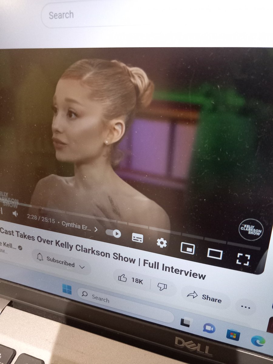 Can someone let Ariana Grande pick a Doughnut? Or something... #ArianaGrande #Wicked