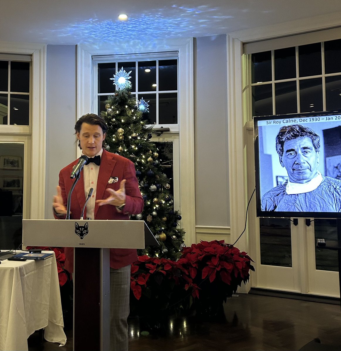 rob_leeper's tweet image. Incredible Harvey Club dinner, hosting a lifelong mentor of mine, Dr. Bill Wall, speaking about his mentor, Sir Roy Calne, a founding father of transplantation. Special stuff.