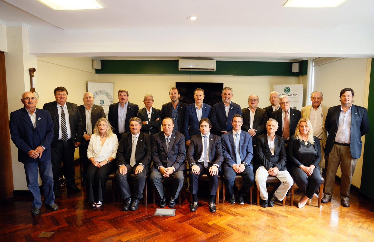 Saludamos a <a href="/lucasmagnano/">Lucas Magnano</a> por su designación como presidente de <a href="/CONINAGRO/">CONINAGRO</a> y a los miembros de la nueva Comisión Directiva. Les deseamos una gestión exitosa en este nuevo desafío al servicio del cooperativismo y el sector agroindustrial.

#Coninagro #NuevaCD #agroalimentarios