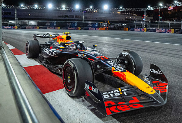 El turno de la penúltima fecha puntuable del Mundial de Fórmula Uno 2024 es Qatar, a donde llegan los pilotos del Oracle Red Bull Racing Honda y Telcel-Infinitum-Claro, Checo Pérez y el recién graduado tetracampeón del mundo Max Verstappen.

<a href="/en_garage/">🄴🄽 🄴🄻 🄶🄰🅁🄰🄶🄴 🄲🄾🄽</a>