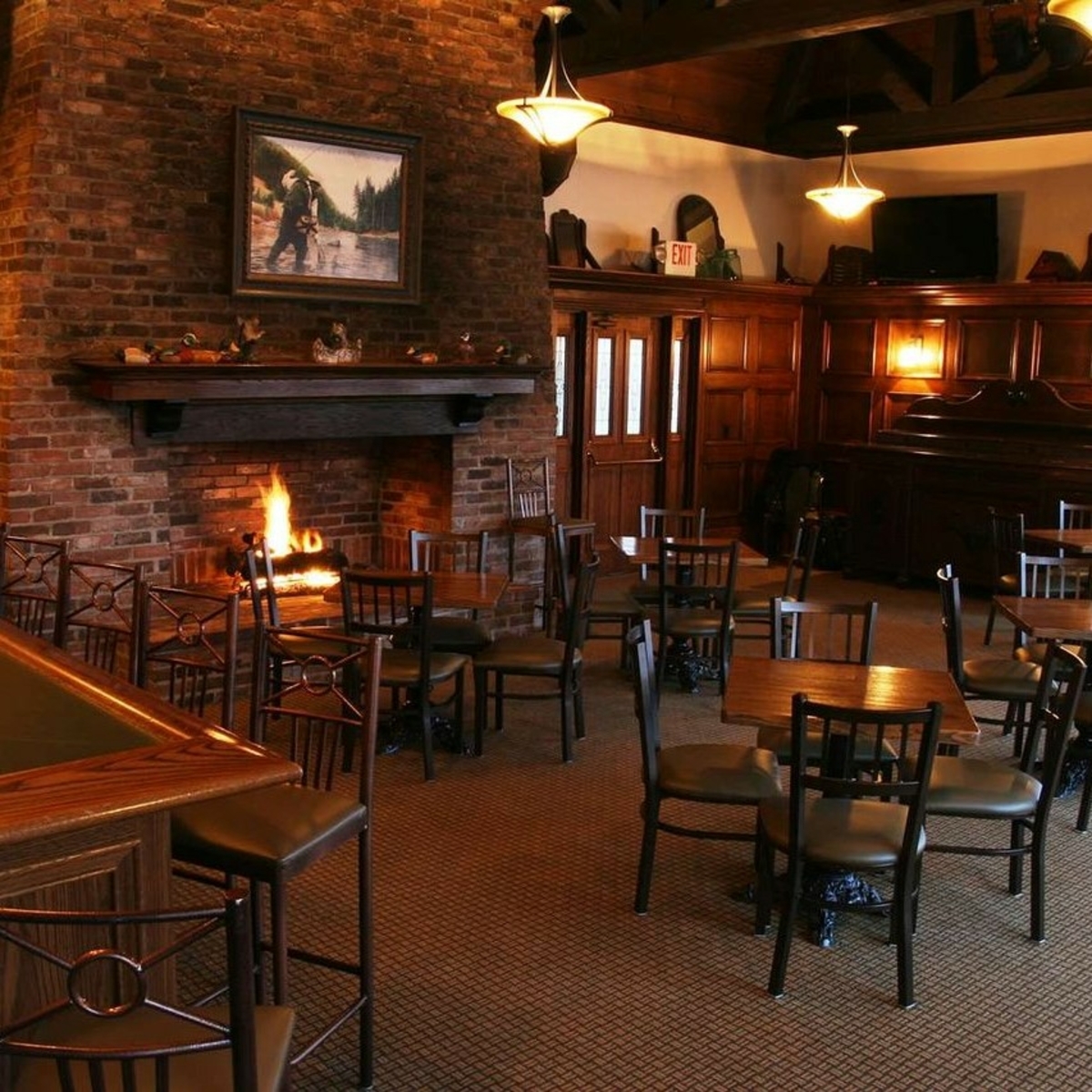 CountryInnCNHS's tweet photo. As the days get shorter, there's nothing better than getting cozy by the fire. Book your stay now! https://t.co/mQcz7xi4gK #TisTheSeason #CozyVibes https://t.co/DieswdzqUi