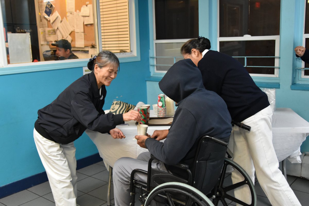tzuchicanada's tweet photo. On 11/14, 15 Tzu Chi volunteers from Surrey Service Dist. of @tzuchicanada brough 48 packs of living supplies &amp; coats to Gateway Shelter, known as Front Room, to run annual winter gift event. This marked 23rd year for @tzuchicanada to run the event for homeless people in Surrey. https://t.co/UPb6M49vQk