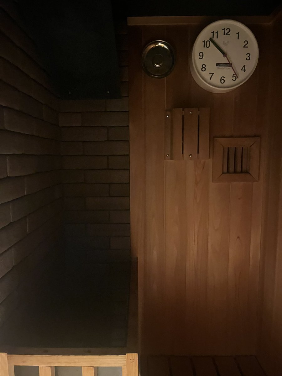 kp4_pnk's tweet photo. 最近の個室🧖‍♀️
#RED°E-SAUNAUENO

好きなアロマが選べて
本日はミント🌿をチョイス

🛀水風呂入れるのありがたい。。

サ室の窓からTVみれるので
TVっ子はABEMA見ながら
たっぷり💦流してガツガツ90分🔥

ちな
初回はとっても🉐に入れま🫶

〆はアメ横DE立ち🍻🪜
昼から煮込みと海鮮で最。。。幸🤤 https://t.co/DeDH1ic1a9