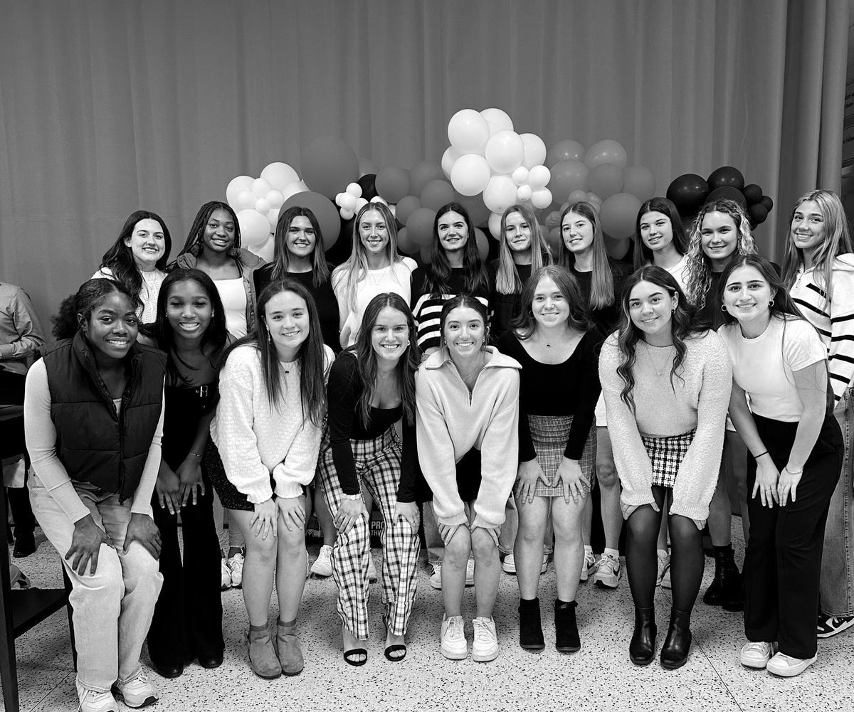 RedHawkVB's tweet image. #ProgramBanquet2024 Thank you to our families, fans, and #Program Alumni for pushing us through until State Championship Point ๐ค #ProgramNation โ๏ธ#CelebratingTheChamps ๐ฏ