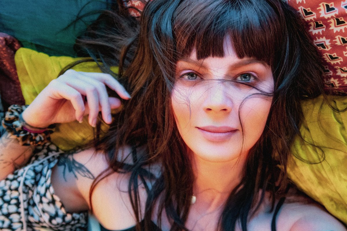 KaeliVanfossen's tweet image. Hi. past few weeks have been SO busy omg, and just sent an application for a new place in LAAAAA *fingers crossed* so the next few weeks will be a whirlwind of design projects and MAYBE moving, so please excuse me if im a little late responding to anyone or shouting out…