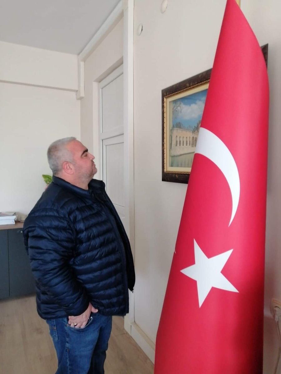 HalefAvc2's tweet photo. Siyah bir kabus karartsa da afakı, yolumuza mihmandar hilalimiz var bizim. Gür çıksa ne olur nadanın baykuş sesi, gök kubbeyi titreten ezanımız ve bayrağımız var bizim🇹🇷 https://t.co/30eK9ZxcKT