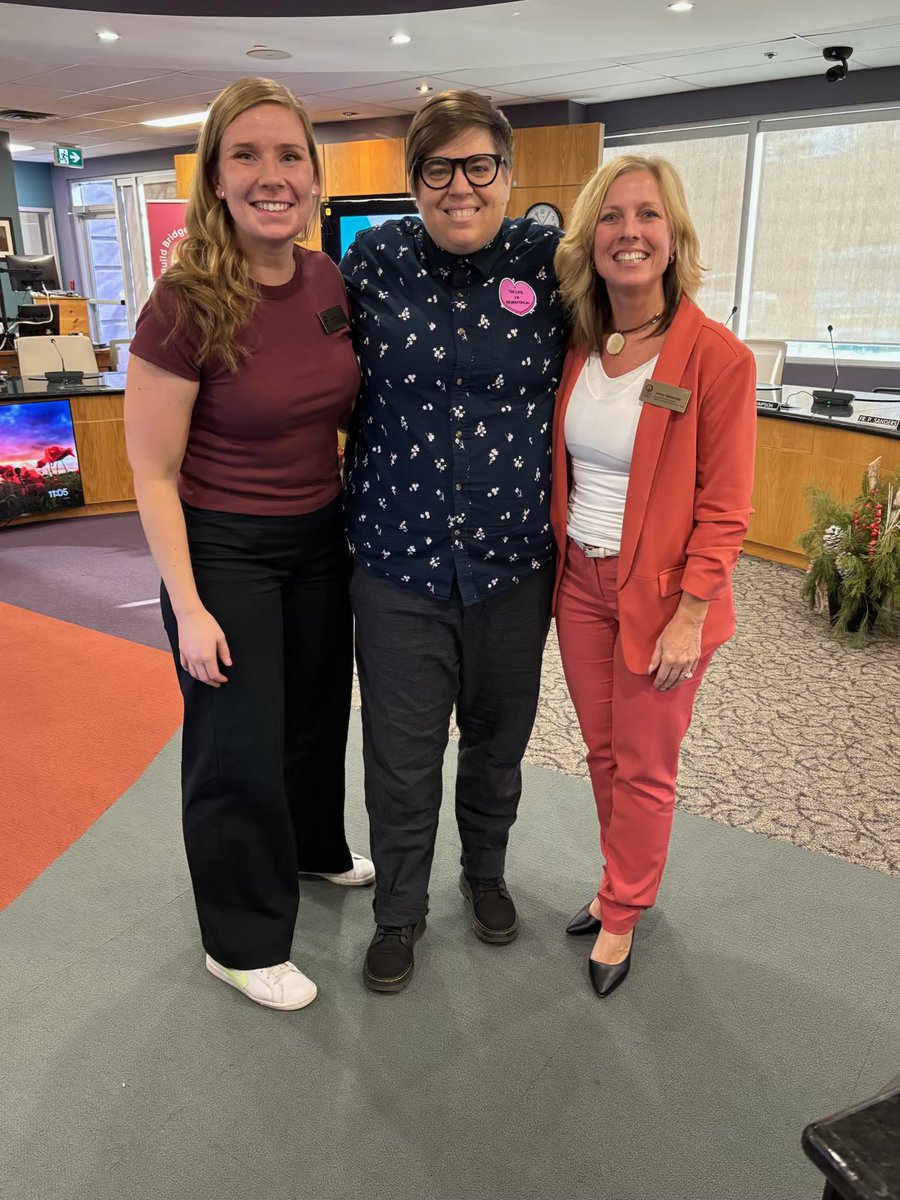 Fan girl-ed hard today b/c <a href="/tweetsomemoore/">Dr. Shelley Moore, PhD</a> came to the <a href="/OttCatholicSB/">Ottawa Catholic School Board</a>! 

“We can’t design for whats missing, you can only design for what is there!” 

👏🏻 Strength Based Perspective 👏🏻

(Also HUGE thanks to <a href="/OCSBSpecEd/">OCSBSpecEd</a> for organizing!!)