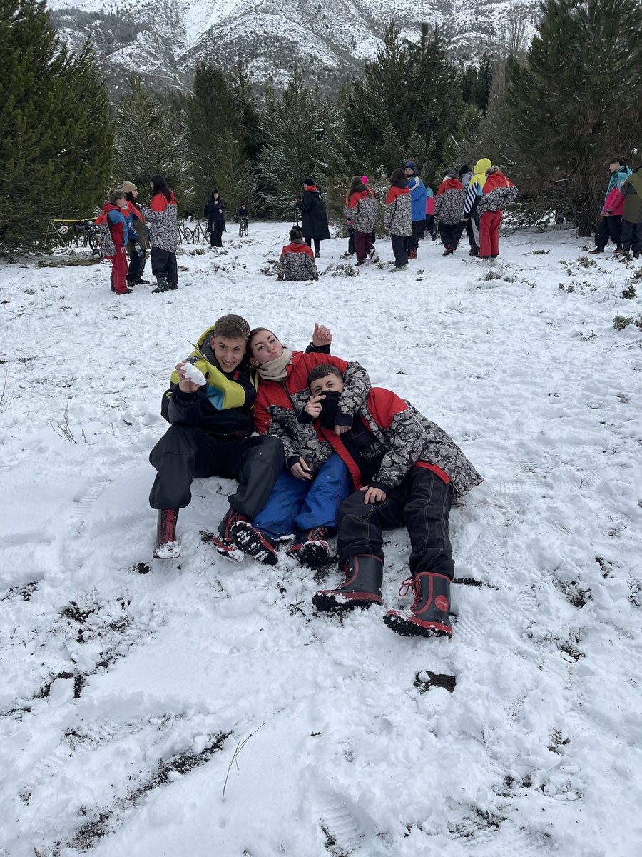 Como voy a extrañar el colegio y a ellos 🥲🥲