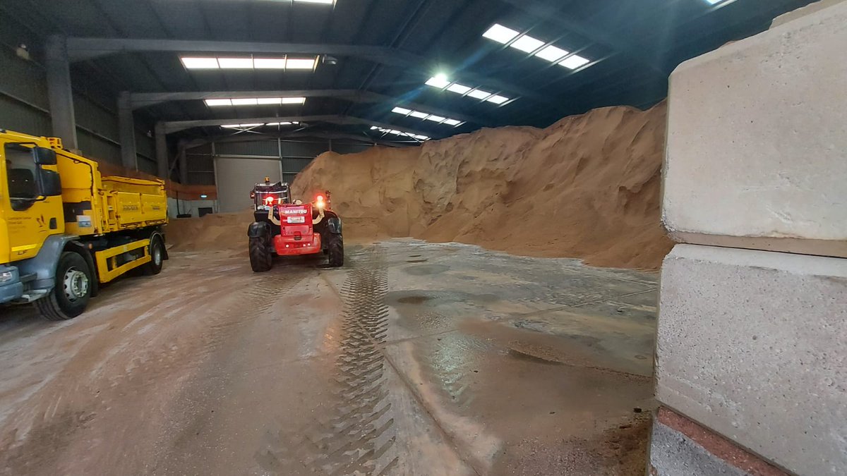 It's definitely an icy cold night out there. Our teams were out earlier gritting priority routes &amp; they're going to get at it again at 4am tomorrow. 
Please drive safely and think of other road users. Bígí cúramach agus sábháilte. 
Find out more: fingal.ie/council/servic…