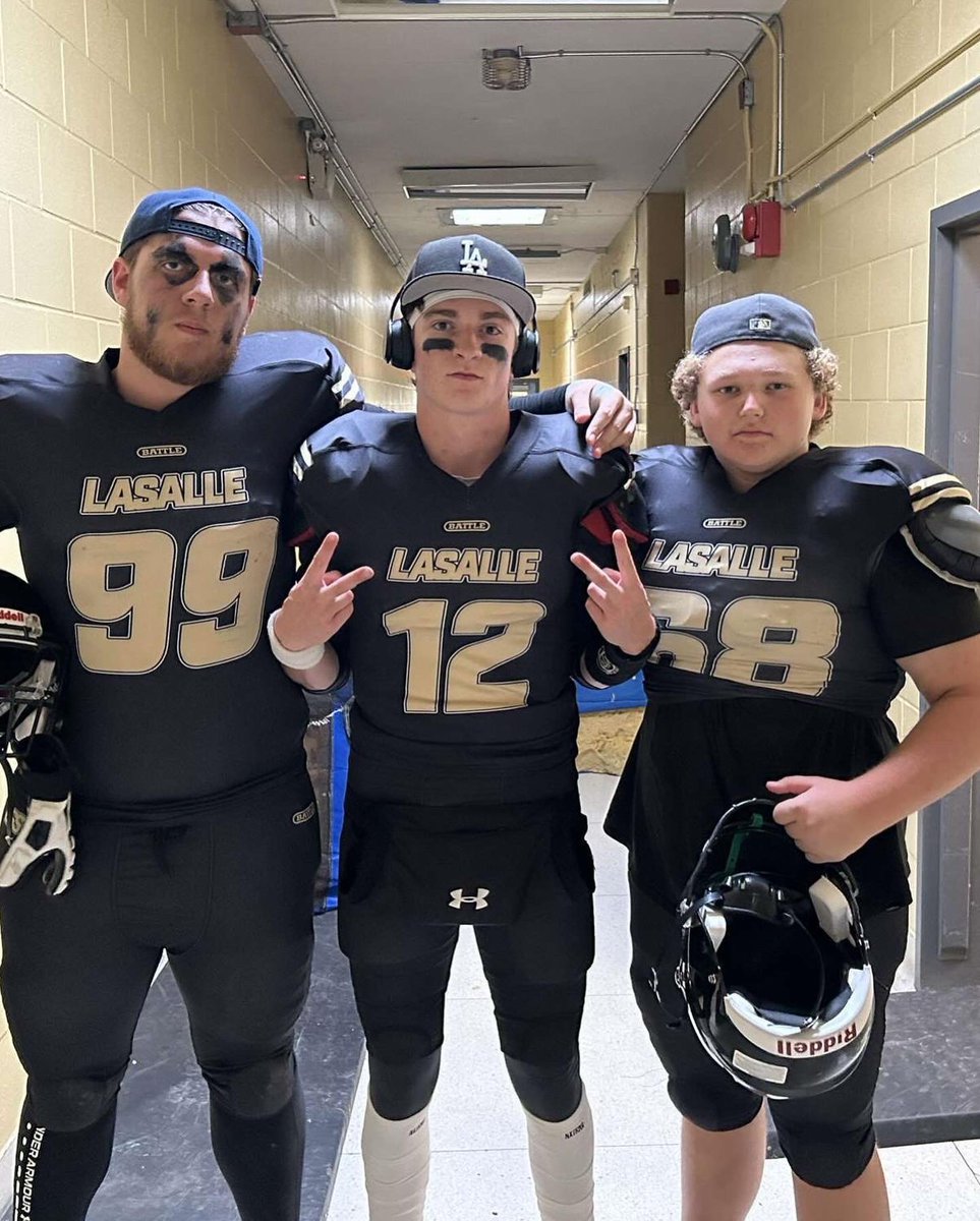 QbStephenson12's tweet photo. End of the high school chapter🏈❤️

#12 out ✌️✌️ https://t.co/OOLVWHSgUU