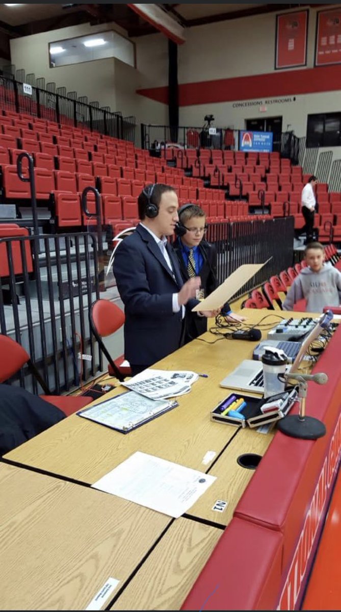 MattClarkPXP's tweet photo. 🎧Back in 2015, I sat in with @SammyLev on a college basketball broadcast for SIUE. I remember that being the day I wanted to be a sports broadcaster.

I know my younger self would be so proud today. Excited to call for St. Louis and UMass Lowell tonight!

🏀7:00 tip on ESPN+! https://t.co/FmX5VOjDl3
