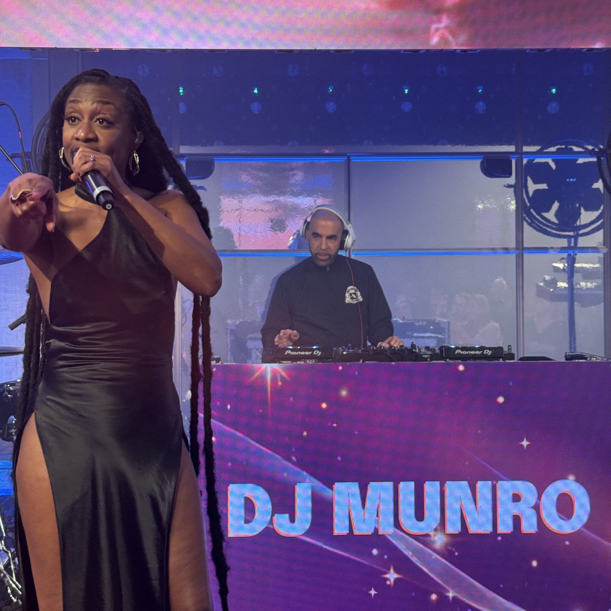 <a href="/GabyRoslin/">Gaby Roslin</a> <a href="/ollymurs/">Olly Murs</a> <a href="/louisa/">Louisa</a> <a href="/MartinBayfield/">Martin Bayfield</a> Special surprise performance from <a href="/Beverleyknight/">Beverley Knight💙</a> 

<a href="/DjMunro/">Dj Munro</a> on the decks. 

#ChildrenwithCancerUK