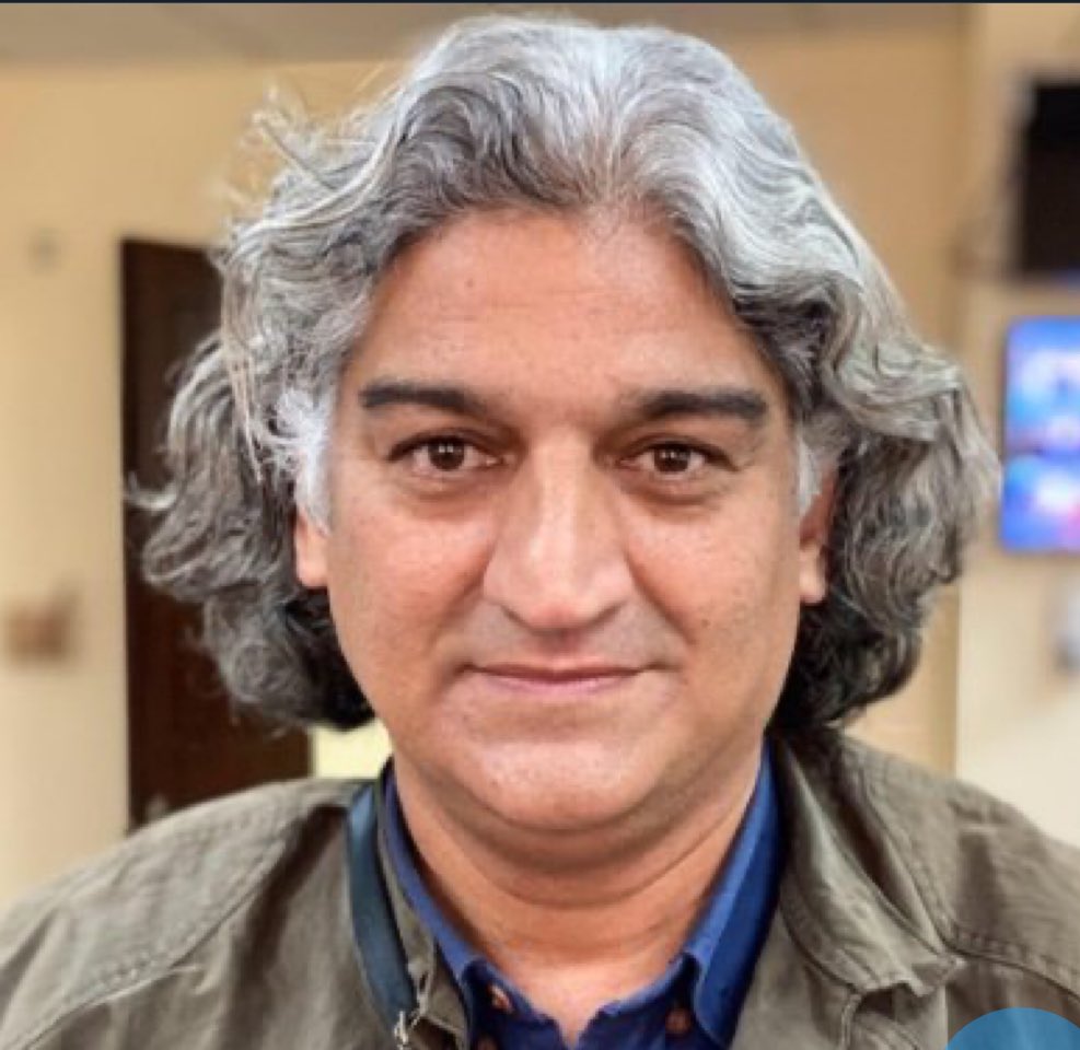 ia_rajpoot's tweet photo. #Big #Breaking
Unknown culprits have kidnapped famous Pakistani TV journalists @Matiullahjan919 and @saqibbashir156 from Parking Lot of PIMS in federal capital city. Shortly, the kidnappers released SB and taken MUJ to some undisclosed location.
#Journalism #Undef #Danger https://t.co/iKycVe4Lkg