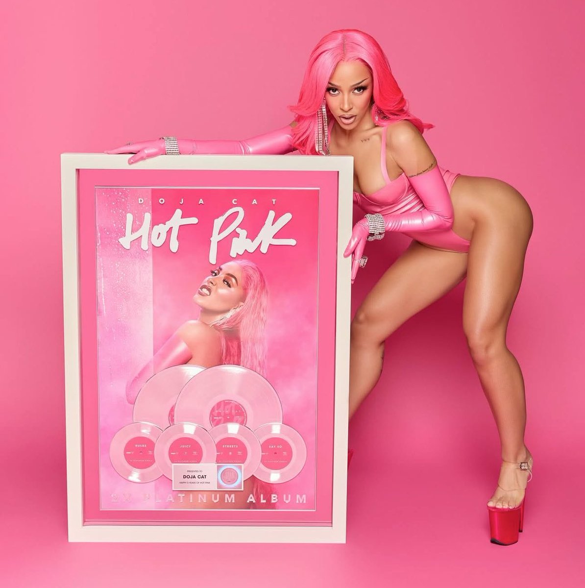 dojaclouds's tweet photo. DOJA OH MY GOD https://t.co/dJ4TaTLqdx