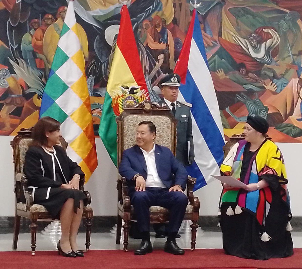 cuba_bolivia's tweet photo. Nueva Embajadora de la República de #Cuba en #Bolivia, @ElbaRosaPM, presentó cartas credenciales ante el Presidente, @LuchoXBolivia. Se abren nuevos espacios para el fortalecimiento de las relaciones políticas y diplomáticas entre dos pueblos hermanos. https://t.co/gNjG9DfoxL