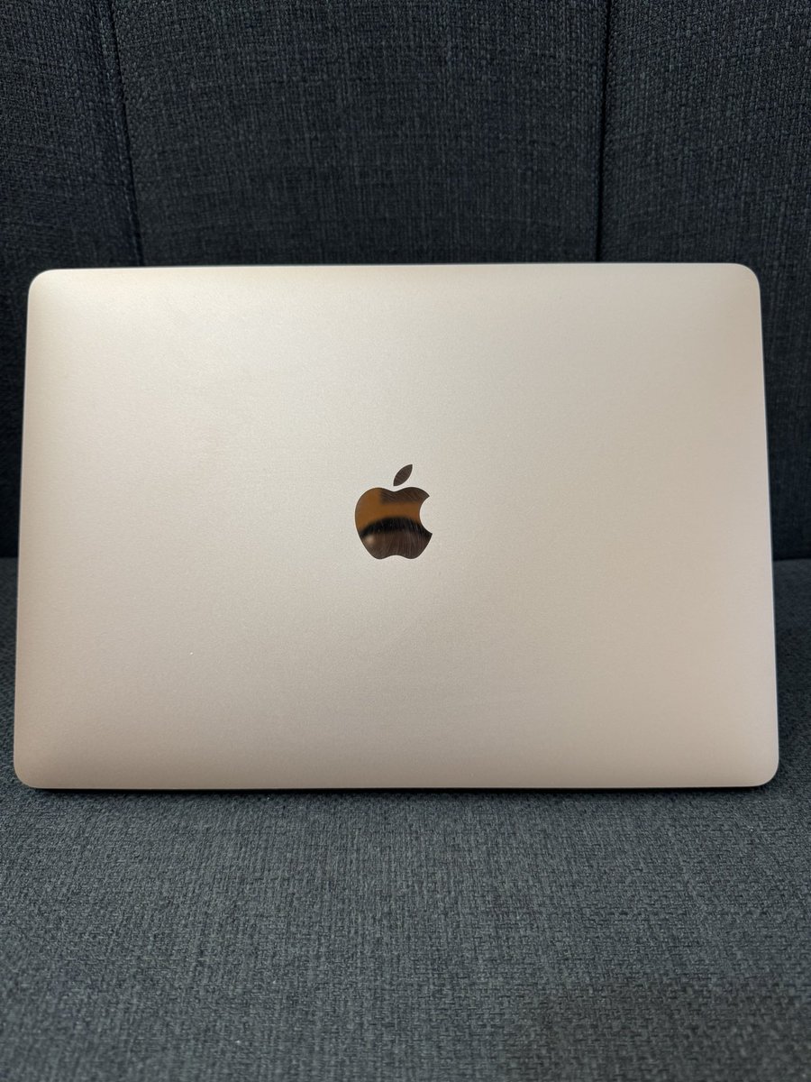 de_linkGadgets's tweet photo. MacBook Air M1 13inch 2020
8GB || 256GB 
Colour: Gold

Laptop + Charger 🔌 

Price: #850,000 https://t.co/EGWdg8pHui