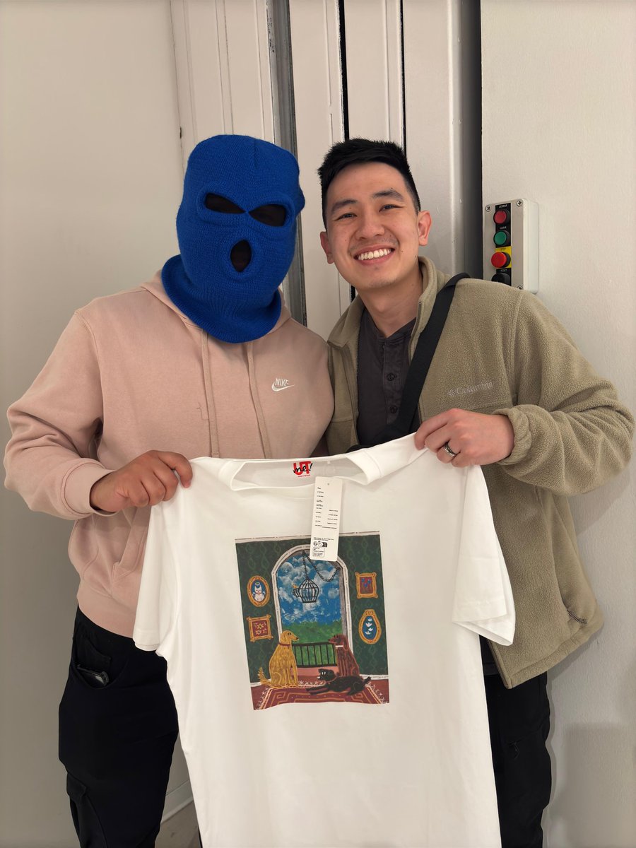 SAGRAT_'s tweet photo. Hace un par de meses gané el Premio UNIQLO a jovenes artistas del concurso Versiona Thyssen XX. Hoy pueden conseguir la camiseta con mi trabajo en la tienda UNIQLO de Gran Vía en Madrid❤️. 

Gracias @museoThyssen y @uniqlo_jp 🤩 https://t.co/kHB8NPefZd