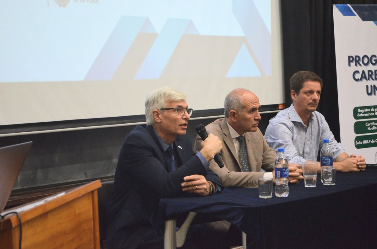 ing_unlp's tweet photo. Se presentó el Programa Carbono UNLP en la Facultad de Ingeniería

Una iniciativa que busca apoyar los esfuerzos de empresas e instituciones en la reducción de su huella de carbono, dinamizar el mercado y promover una economía baja en emisiones.

https://t.co/zs8uZj9nF9 https://t.co/VcnCy5O30W