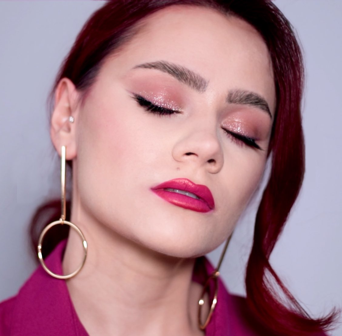eideticat's tweet photo. My NEW makeup tut💄:
Pink glitter makeup - Trend Cat Eyelashes &amp; Fuchsia Lips
https://t.co/b8ERvnOvFQ

Where would you go with this makeup?
#pinkmakeup #makeup #lips #gosh #hmbeauty #eideticat #beauty #sparkle #glitter https://t.co/ta93FCbkcL