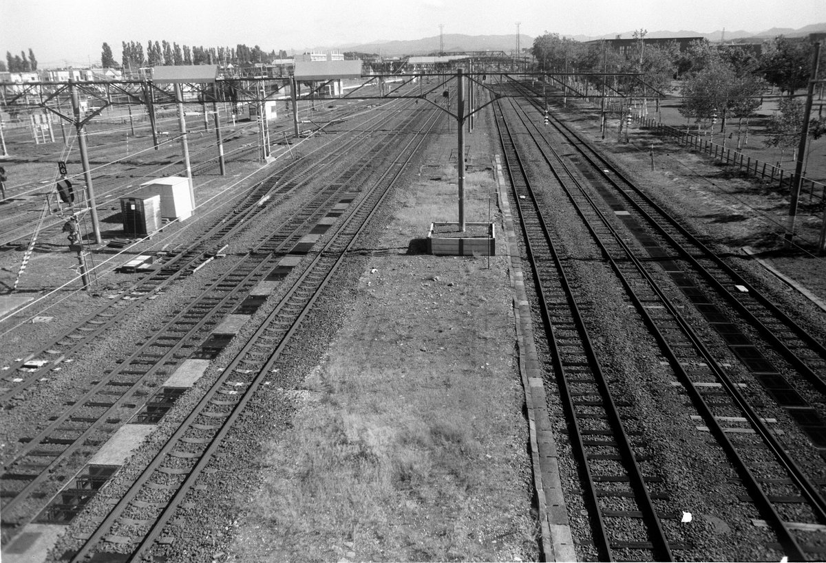 threepinner1's tweet photo. https://t.co/ptKNSkWOIg
#JR岩見沢駅
#ペンタックスSP #EBCフジノン #28mm
#Era100 #公元
#Plustek #OpticFilm8100
中国製フィルム10年前に期限切れ
レチキュレーション起こしやすい以外は優秀だが感度が下がりISO50で露光
10001×6826画素相当
Learn DIY development and upgrade to film ! https://t.co/dmjZlU8g6z