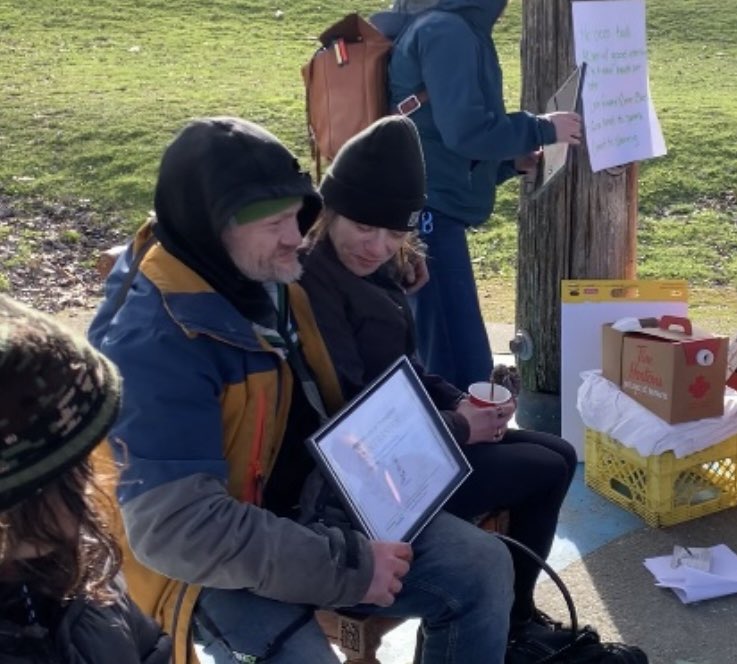 fionaeyork's tweet image. Officially FOUR former CRAB 🦀 Park residents have graduated from @VCHhealthcare Street Degree program
⛺️🙏🙏🦀🦀💕💕🍁🍁🏕️🏕️👍
#harmreduction #overdoseprevention #opiodcrisis #toxicdrugcrisis #encampments #communityexperts #livedexperience @CBCNews @CityNewsVAN @CAEHomelessness