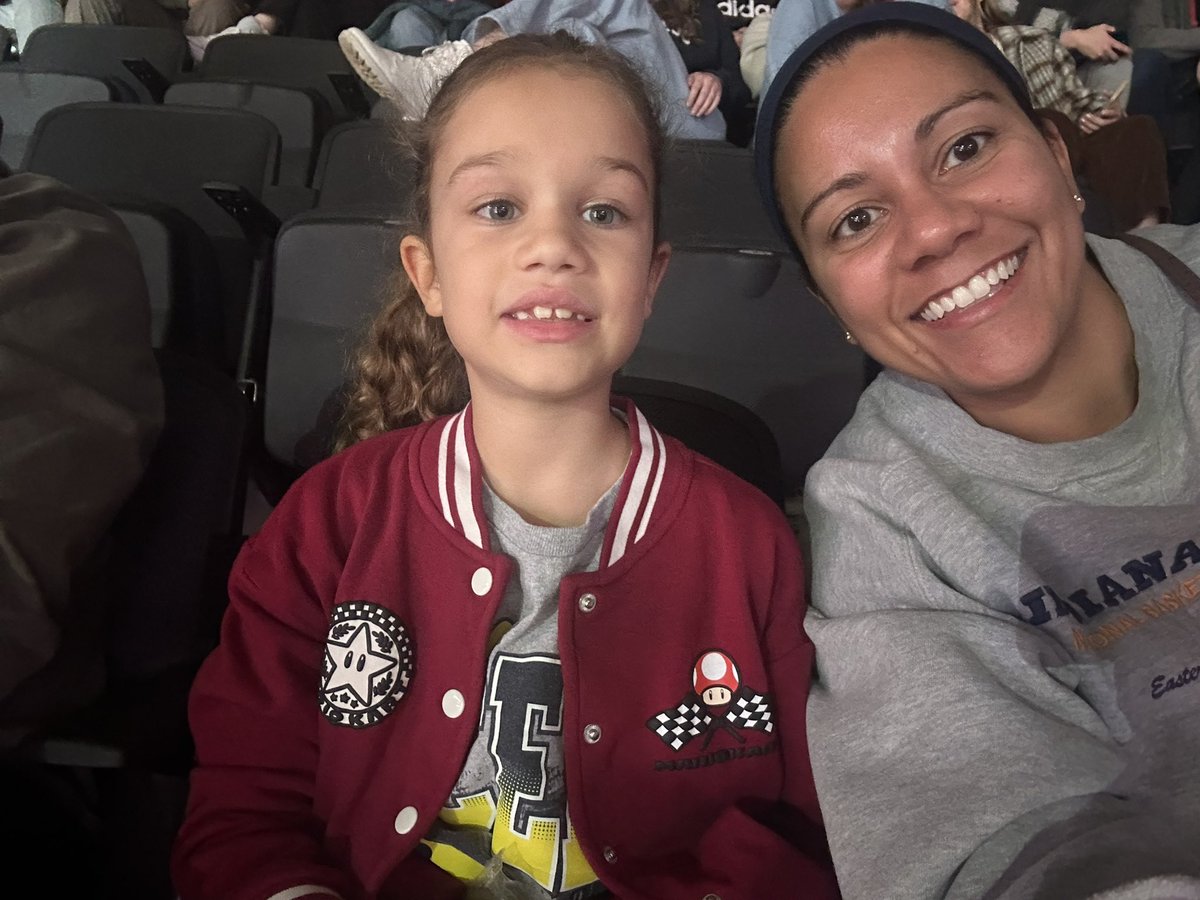 shan3422's tweet photo. Starting off our holiday break cheering on the @Pacers #pacersgamenight https://t.co/msoncyOOyh
