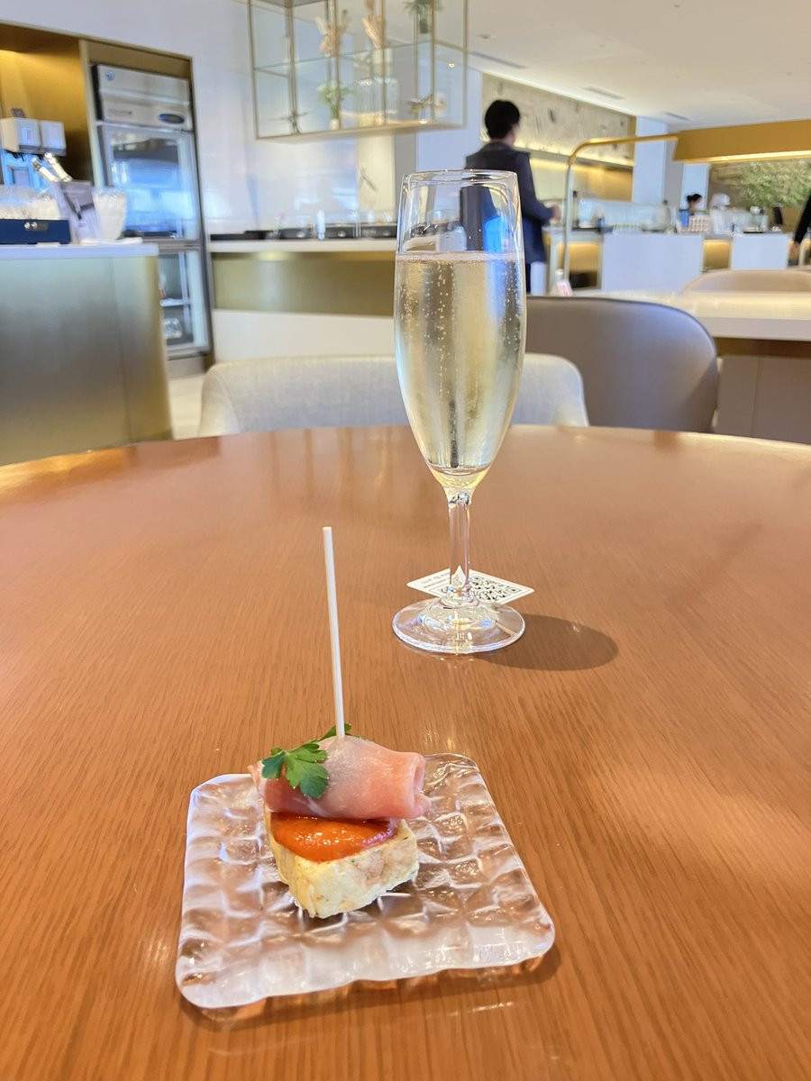 kz4300311's tweet image. #jal 
#firstclasslounge 
#narita