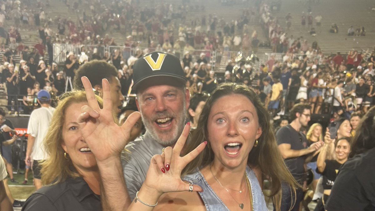 TQPurdon's tweet photo. Hey, #VandyTwitter @VandyNCC @VanderbiltAlum: Is there a preffered bar/watch location in NYC to watch the UT game Saturday?
I can produce an actual enrolled @VanderbiltU field-storming student to give the party that “real Commodore” feel you need!
⚓️⬇️ #BeatTennessee https://t.co/f04GUE4n4M