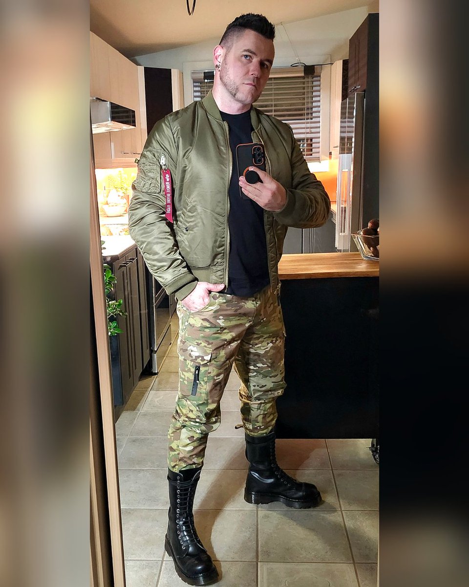 #skinhead #skindheadstyle #rangerboots  #bootfetish #gayskin #gayskinheads  #alphaindustries #cwu #ma1jacket