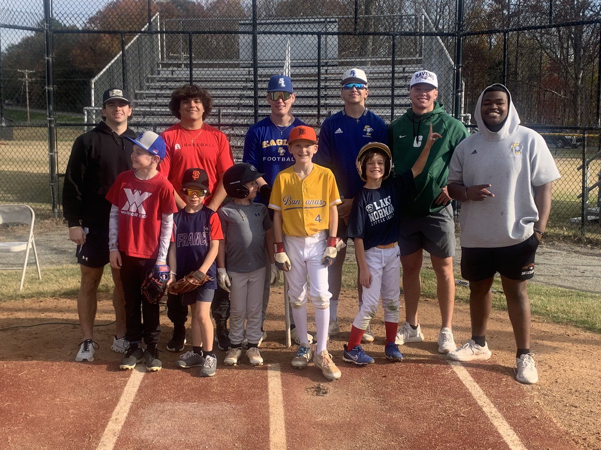 SLCABaseball's tweet photo. Big  Thanks to our Collegiate  SLake  players for coming  out to help with our Fall youth camp. 💯🔥
@coggins_nick (UNCW), @SethMoon2024 (Belmont Abby) Derek Farley(Tusculum University) @TylerHerkey (UNC-Charlotte)

#trenchwork https://t.co/HDZzWUr949