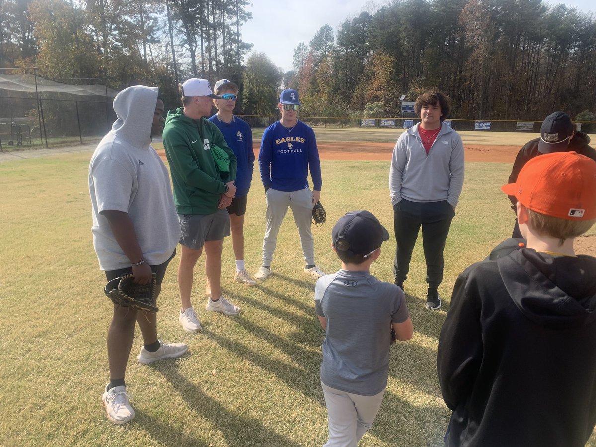 SLCABaseball's tweet photo. Big  Thanks to our Collegiate  SLake  players for coming  out to help with our Fall youth camp. 💯🔥
@coggins_nick (UNCW), @SethMoon2024 (Belmont Abby) Derek Farley(Tusculum University) @TylerHerkey (UNC-Charlotte)

#trenchwork https://t.co/HDZzWUr949