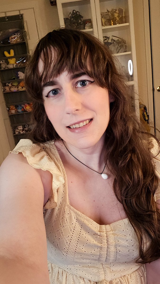 this is the look of a pretty girl who is confident she is beating kh1 at level 1 tonight twitch.tv/wujak