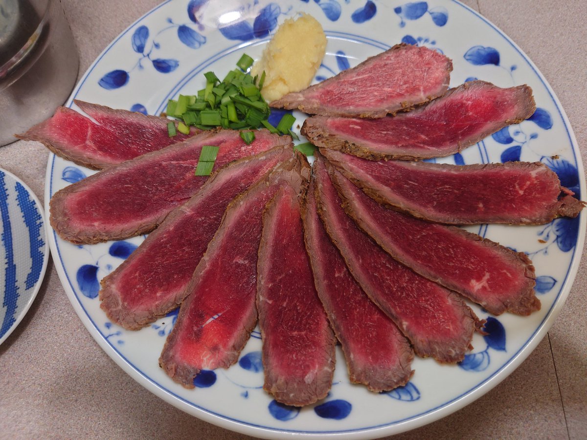 8JYxbzCVQ9x1v0U's tweet image. 皆様おはよう御座います！！

肉祭りの本日のお昼は

ビックロングチャーシュー麺

牛レアハイパー麺

やります！

通常メニュー
醤油、塩、味噌、煮干し、まぜそば、

です。

夜は定食系やるかも。
