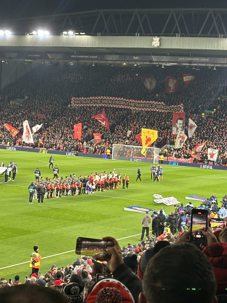 ian28taylor's tweet photo. Get in reds top night with the lad again https://t.co/sMicGwGQO1