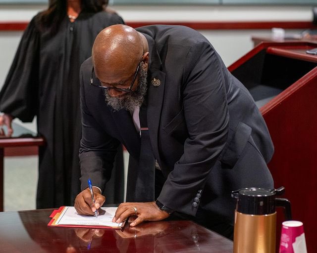 DadeDelegation's tweet image. Congratulations to County Court Judge Christopher Benjamin!

Judge Benjamin, has proudly represented District 107 in the Florida Legislature from 2020 until 2024.

As we celebrate Judge Benjamin, we are optimistic he will uphold fairness &amp;amp; justice for all residents of Miami-Dade.