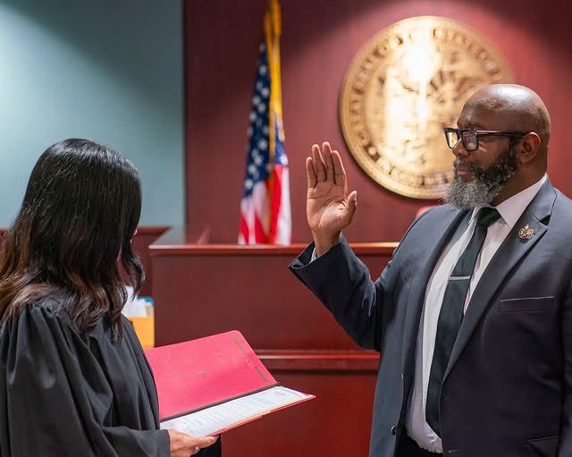 DadeDelegation's tweet image. Congratulations to County Court Judge Christopher Benjamin!

Judge Benjamin, has proudly represented District 107 in the Florida Legislature from 2020 until 2024.

As we celebrate Judge Benjamin, we are optimistic he will uphold fairness &amp;amp; justice for all residents of Miami-Dade.