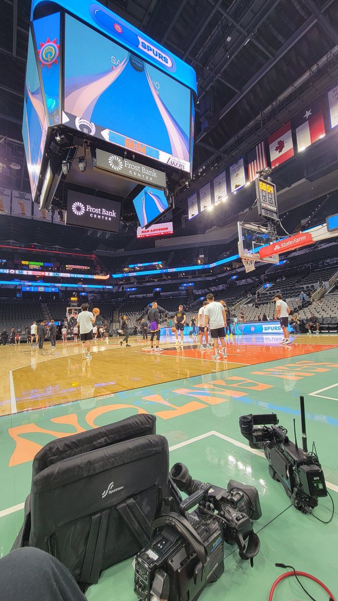 ErikDirects's tweet photo. My office tonight. GoSpursGo https://t.co/dpZ2CRwUVf