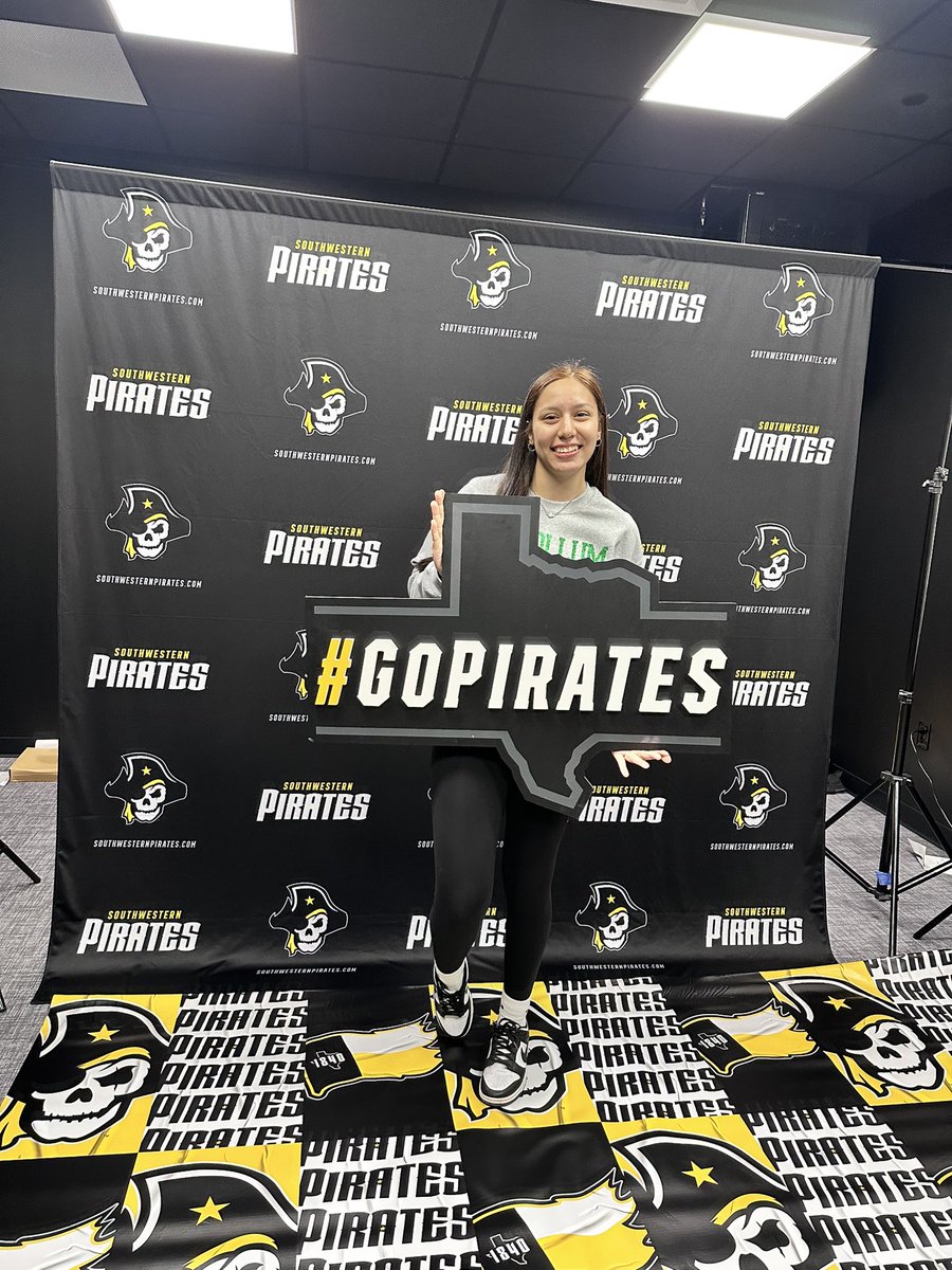 Enjoyed my visit with <a href="/SUPiratesWBB/">Southwestern Women’s Basketball</a>  Thank you @CoachMike_SU for everything!! Had a blast watching the game! Goodluck on the rest of the season!! <a href="/MC_WBB/">McCollum Girls Basketball</a> <a href="/playerfirstgbb/">PlayerFirst Basketball</a>