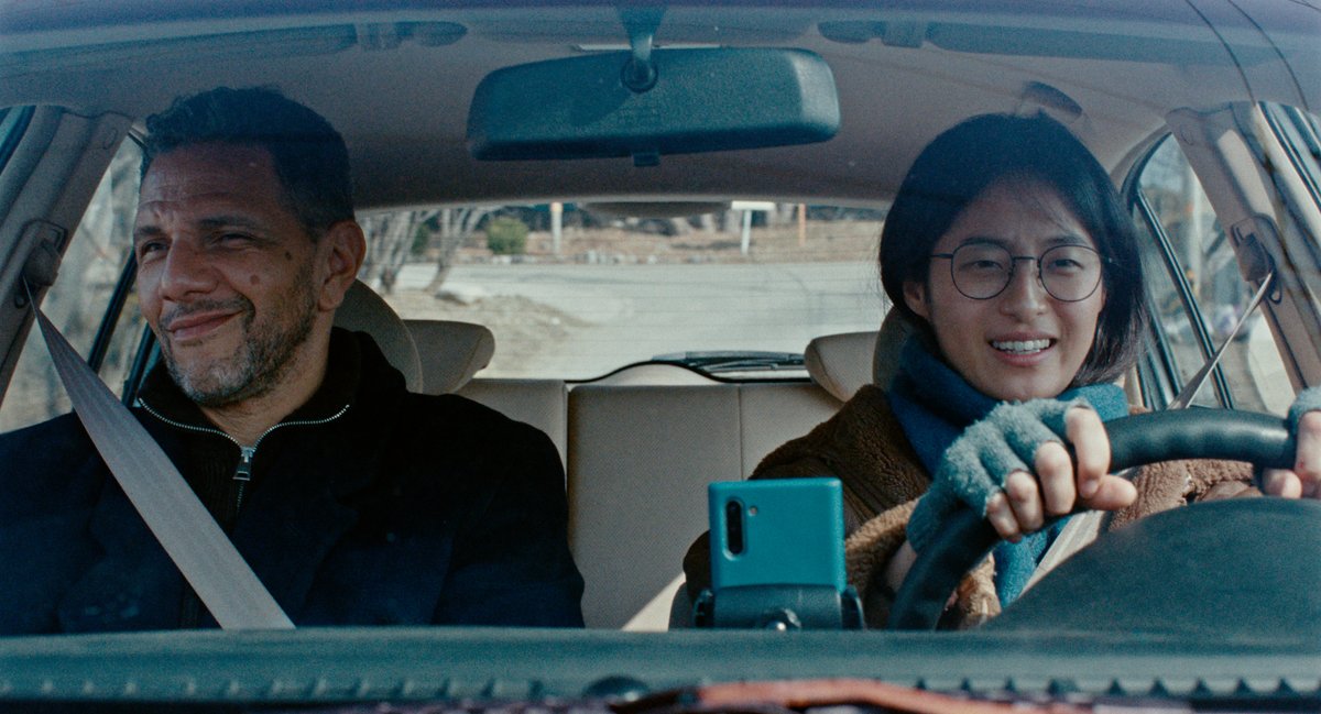 『ソクチョの冬』Hiver à Sokcho🇰🇷🇫🇷

里帰りして民宿で働く娘が、墨絵画家のフランス人旅客に惹かれて始まるひと冬の恋。🍲

画家が田舎の店で画材を口に含みながら選んだり、娘が不意に料理する場面が謎に良い。母子含め距離感が基調テーマで、日仏ハーフ監督が韓仏作家原作への共感語るQ&amp;Aに納得。