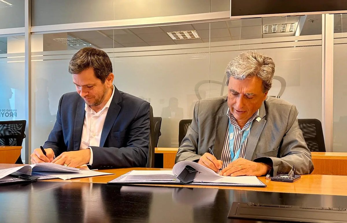 radio_eldebate's tweet photo. IMPORTANTE ACUERDO FIRMA MATZKIN CON EL PRESIDENTE DE NUCLEOELÉCTRICA ARGENTINA, LA RESPONSABLE DE ATUCHA
El intendente Marcelo Matzkin fue recibido por el presidente de Nucleoeléctrica Argentina, Dr. Alberto Lamagna, con quien firmó convenios enmarcados
https://t.co/AmJVWzZZgm https://t.co/t8lRMg9NuA