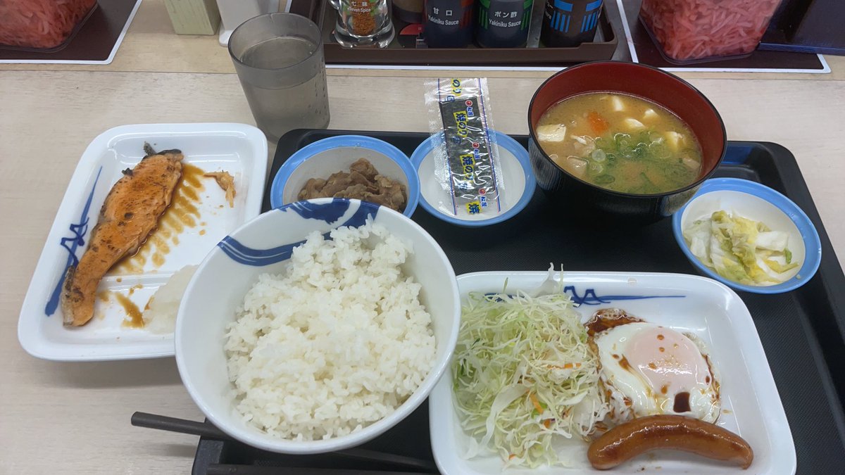 nichan38's tweet photo. 選択肢にない松屋来たんだけど、特盛食べて、おかわりしようとして食券買いに行ったらおかわり無料なんだね。
台湾でおかわり3杯したとき、有料やったのに。
こういう所だけどみても日本優秀すぎる。 https://t.co/FjLRP53H2t