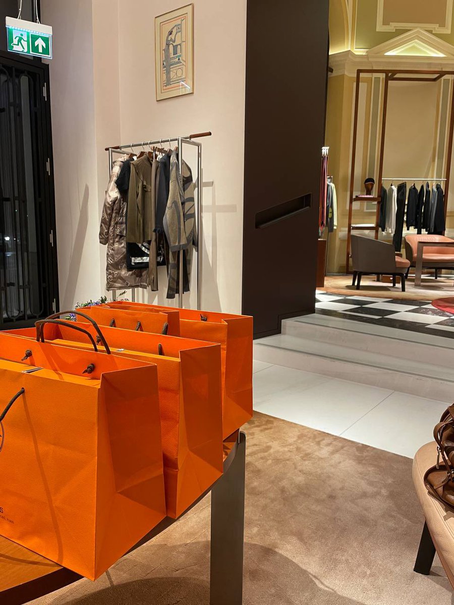 fuxbaba's tweet photo. Little shopping today… 🤴🏾#FUXBABA 😶‍🌫️ https://t.co/yTrXREmjJD