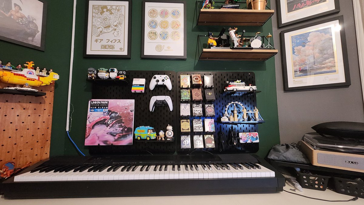 Arrumei mais um lugar pra guardar tralha, agora o fundo da web cam nas reuniões vai ficar bonitão