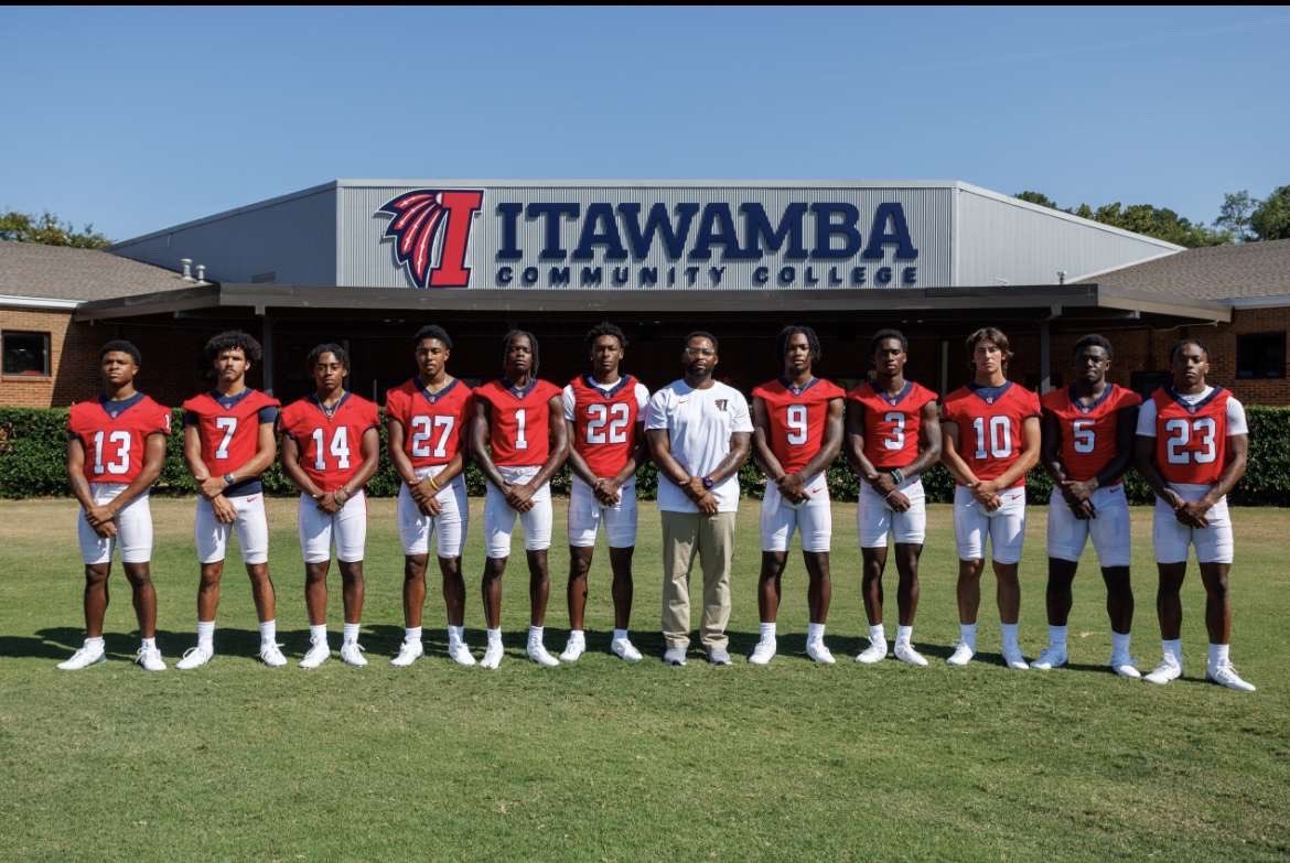 ZavianDilworth's tweet image. A special bond was made at Itawamba Community College under the leadership of @KMO41AMN .Great role model with great advice and wisdom. Seat Belt on 3, hy on 6 ! 
@DylanRowsey @Alex_Dawkins3 @ZechPratt2 @Dunn04C @orelgray3 @iamkylanegerson @PeterCritter777 @JeremiahH_83